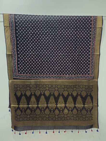 golden border with small traditional motifs